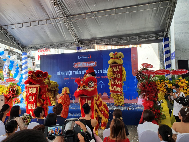 Cùng Phi Thanh Vân, Tiểu Vy khám phá bệnh viện thẩm mỹ 5 sao tại Sài Gòn - 1