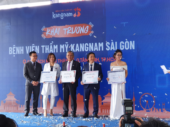 Cùng Phi Thanh Vân, Tiểu Vy khám phá bệnh viện thẩm mỹ 5 sao tại Sài Gòn - 4