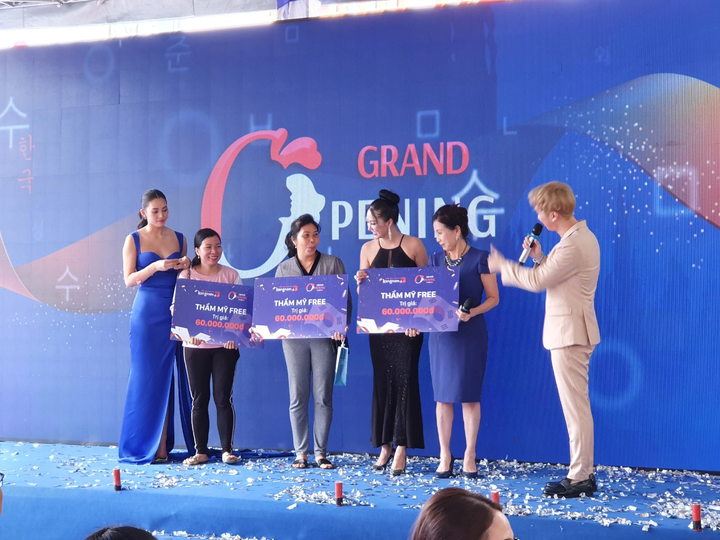 Cùng Phi Thanh Vân, Tiểu Vy khám phá bệnh viện thẩm mỹ 5 sao tại Sài Gòn - 6