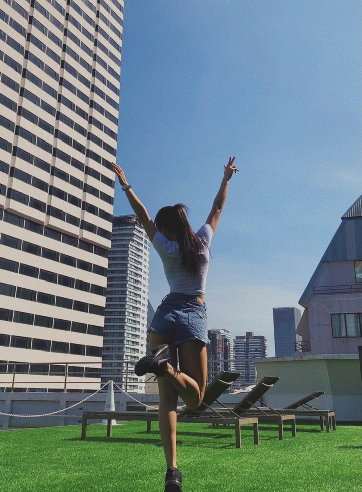 Bạn gái Văn Lâm tập gym không giống ai, khoe thân hình chuẩn trong phòng cách ly - 2