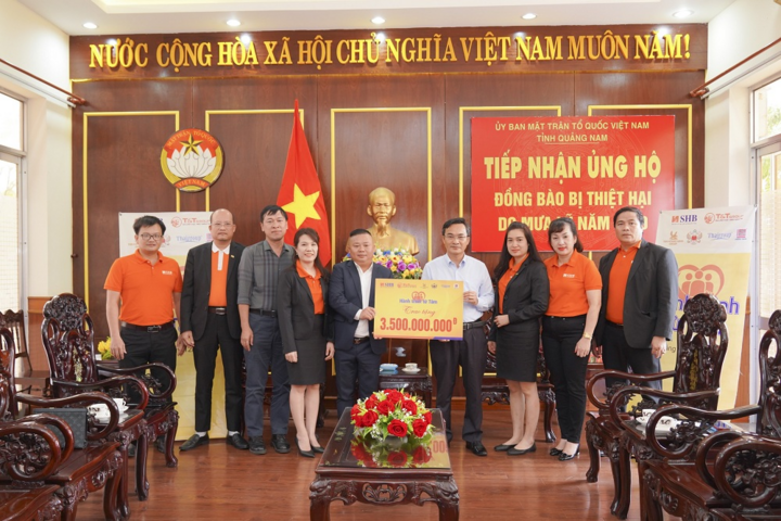 SHB hỗ trợ người dân miền Trung ổn định sau bão, lũ - 1