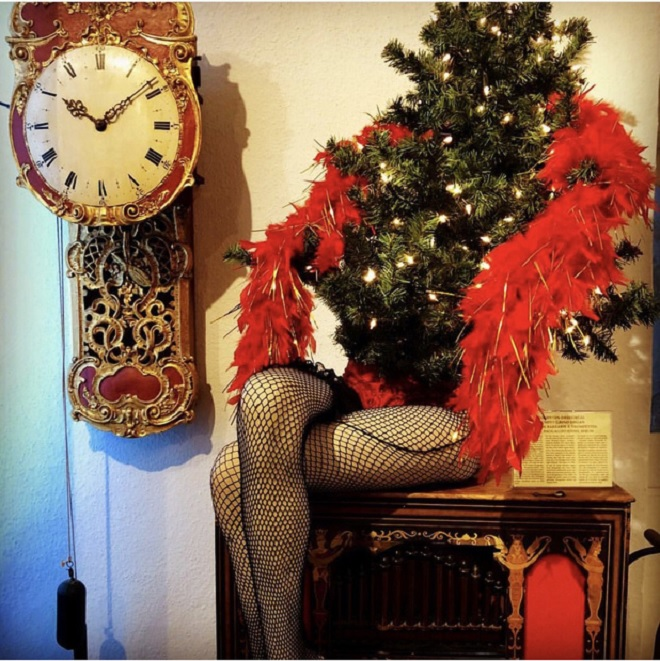 Ảnh: Những cây thông Noel 'lầy lội' chọc người xem phá lên cười - 2