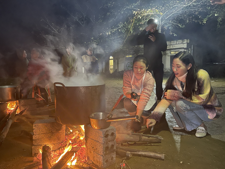 Rét 12 độ C, Lương Thuỳ Linh thức trắng đêm nấu phở giữa rừng - 1