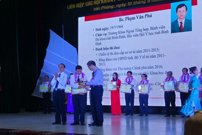 Miệt mài tìm phương pháp điều trị mới vì người bệnh - 1