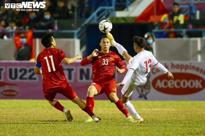 Trực tiếp ĐT Việt Nam 3-2 U22 Việt Nam: Đức Chinh ghi bàn - 3