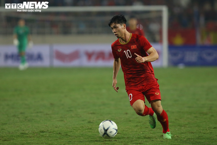 HLV Park Hang Seo chia quân, Công Phượng không ra sân tối nay? - 1