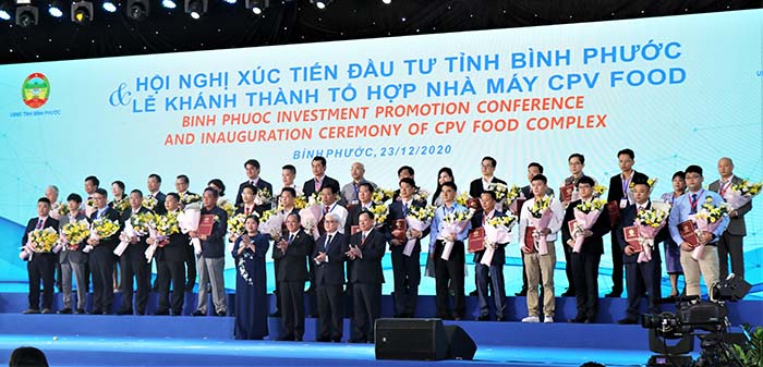 Bình Phước trao giấy chứng nhận đầu tư 2 tỷ USD cho 35 doanh nghiệp - 2
