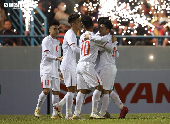 Trực tiếp ĐT Việt Nam 3-2 U22 Việt Nam: Đức Chinh ghi bàn - 5