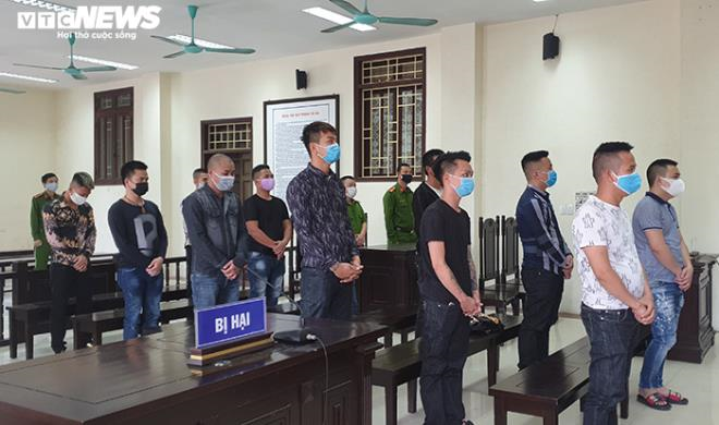 Sáng nay, con nuôi Đường 'Nhuệ' và 13 đồng phạm hầu tòa - 1