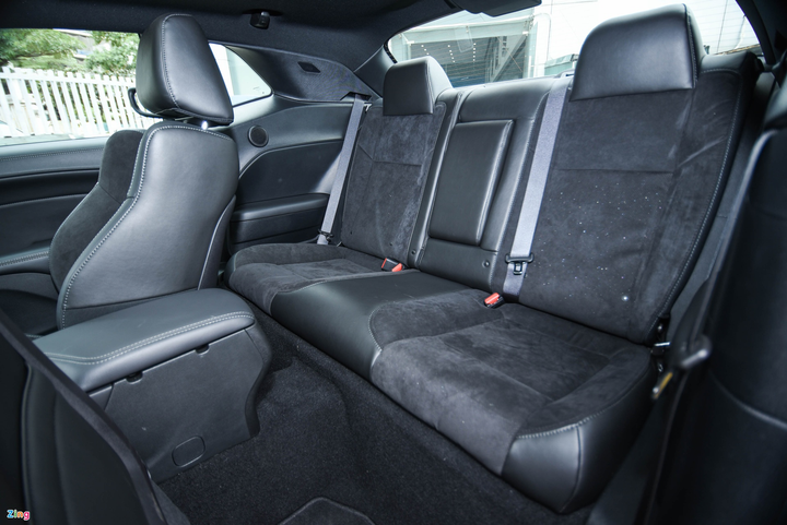 Chi tiết Dodge Challenger GT 2020 đầu tiên tại Việt Nam - 9