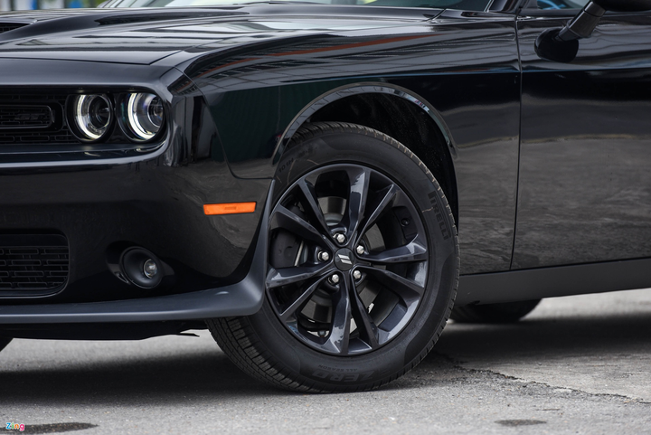 Chi tiết Dodge Challenger GT 2020 đầu tiên tại Việt Nam - 5