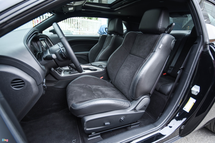 Chi tiết Dodge Challenger GT 2020 đầu tiên tại Việt Nam - 8