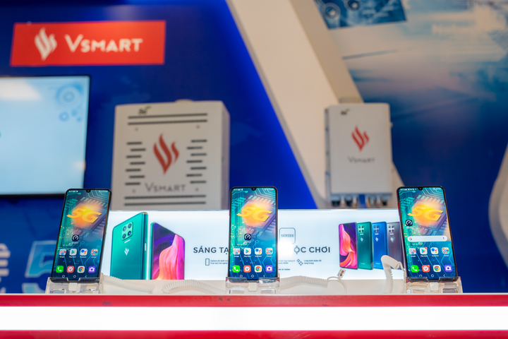 Người dùng háo hức trải nghiệm điện thoại Vsmart 5G 'Make in Vietnam' - 2