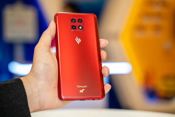 Người dùng háo hức trải nghiệm điện thoại Vsmart 5G 'Make in Vietnam' - 3