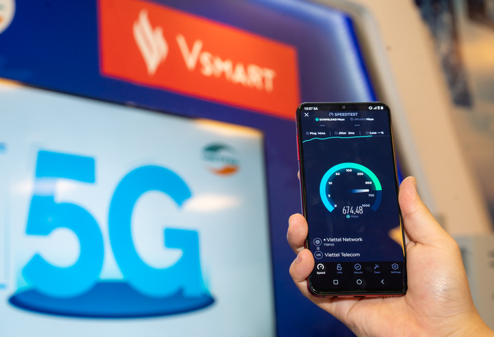 Người dùng háo hức trải nghiệm điện thoại Vsmart 5G 'Make in Vietnam' - 4