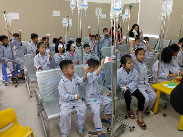 Xúc động điều ước Giáng sinh của những em bé ung thư - 2