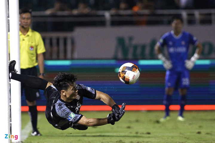 Bùi Tiến Dũng đặt mục tiêu bắt chính ở mùa giải 2021 - 1