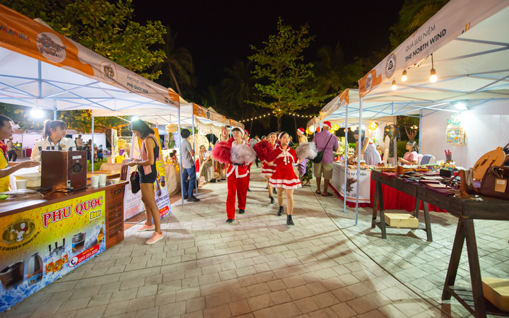 Đảo ngọc Phú Quốc đón Giáng sinh với triển lãm ánh sáng 'Save the Oceans' - 4