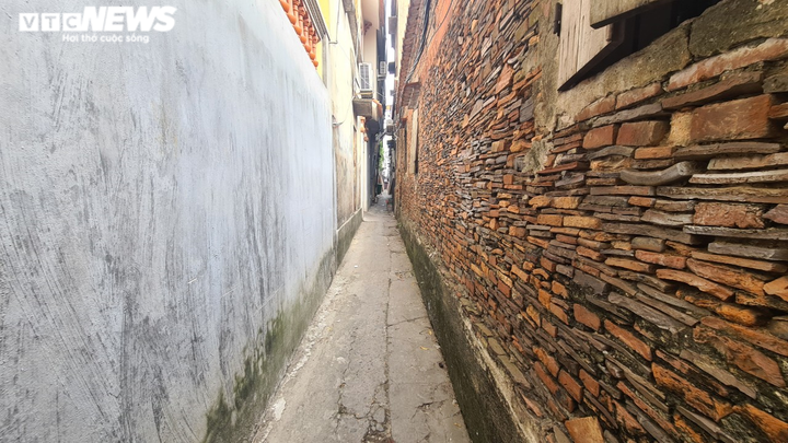 Độc đáo những bức tường cổ xây bằng mảnh chum, tiểu sành ở làng Thổ Hà - 10