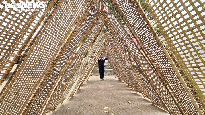 Độc đáo những bức tường cổ xây bằng mảnh chum, tiểu sành ở làng Thổ Hà - 15