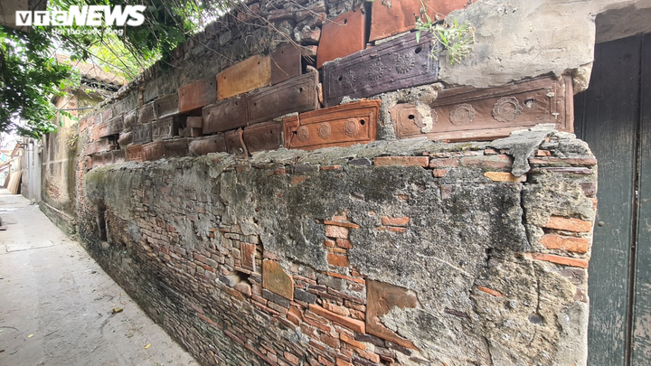 Độc đáo những bức tường cổ xây bằng mảnh chum, tiểu sành ở làng Thổ Hà - 6