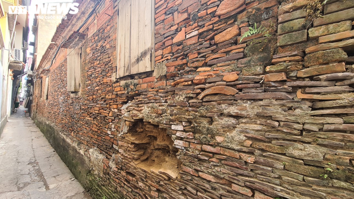 Độc đáo những bức tường cổ xây bằng mảnh chum, tiểu sành ở làng Thổ Hà - 8