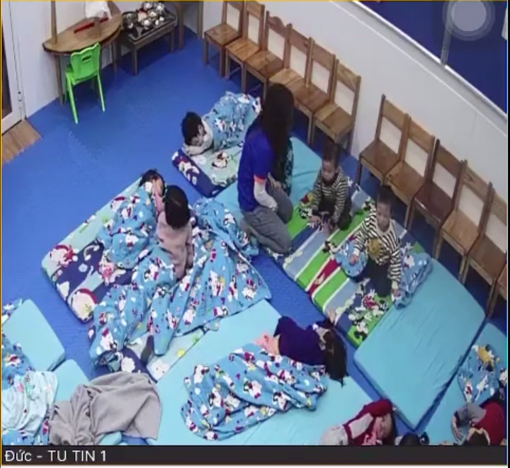 Xốc nách, đuổi bé 3 tuổi ra ngoài trong giờ ngủ, cô giáo bị đuổi việc - 1