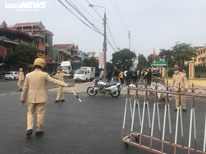 An ninh thắt chặt tại phiên tòa xét xử con nuôi Đường 'Nhuệ' và 13 đồng phạm - 4