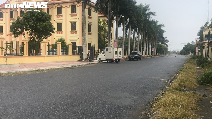 An ninh thắt chặt tại phiên tòa xét xử con nuôi Đường 'Nhuệ' và 13 đồng phạm - 6