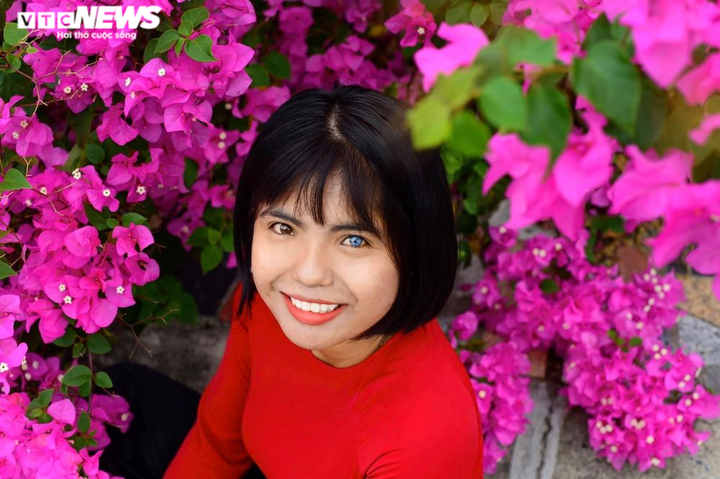 Ảnh: Đôi mắt hai màu kỳ lạ của cô gái người Chăm ở Ninh Thuận - 6