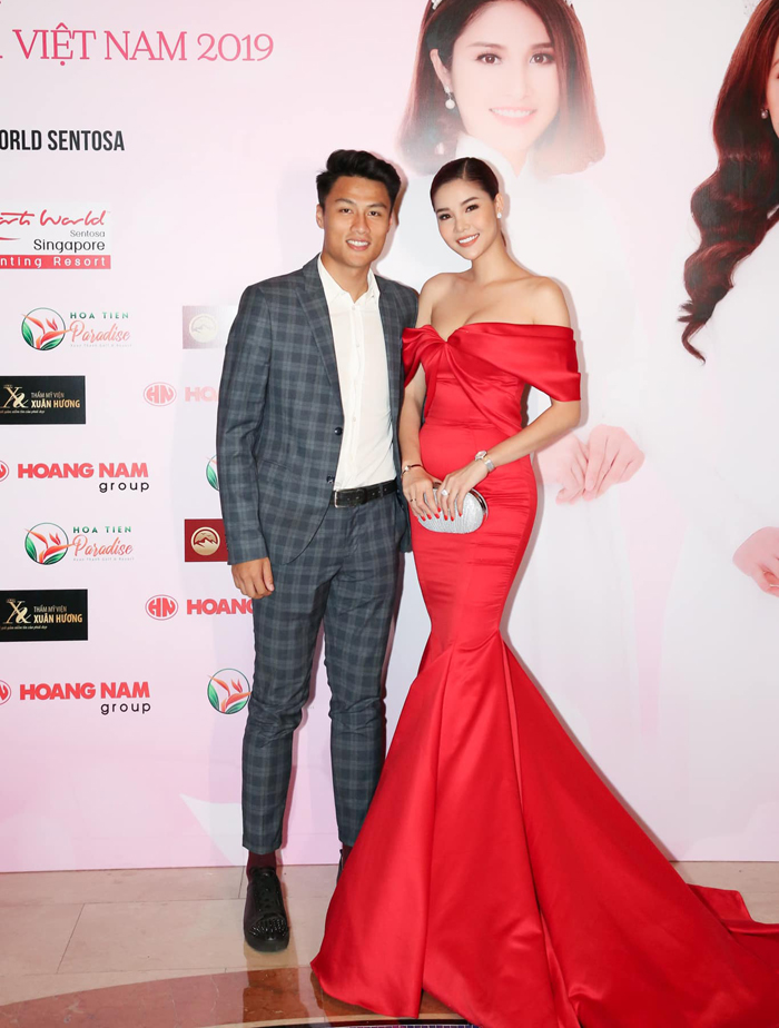 Ngắm nhan sắc đắm say lòng người của vợ Mạc Hồng Quân - 7