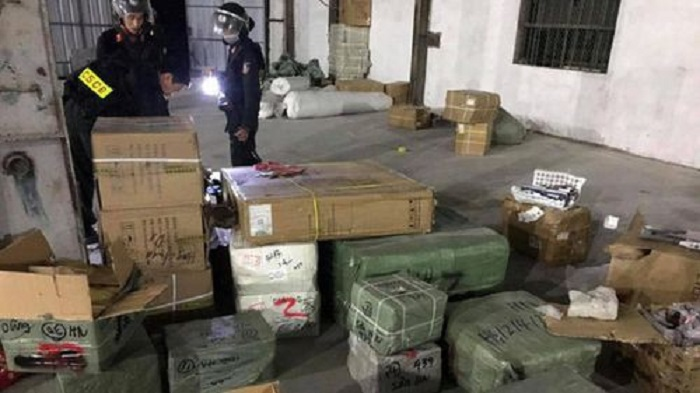 Tạm đình chỉ một số cán bộ, công chức Chi cục Hải quan Bắc Phong Sinh - 1