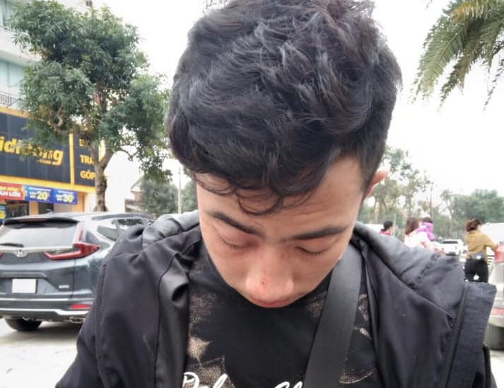 Tài xế xe 'dù' giả xe buýt đánh nam thanh niên chảy máu mũi ở Hà Tĩnh - 2