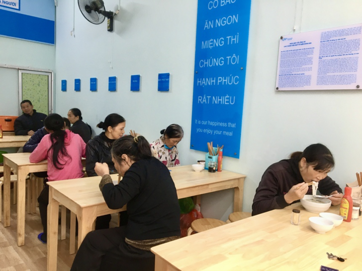 Quán cơm 2.000 đồng đầu tiên ở Hà Nội - 1