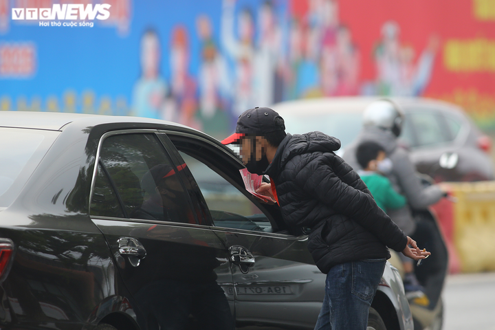 Tuyển Việt Nam đấu U22 Việt Nam: Phe vé Hà Nội đến Phú Thọ, bán giá gấp 3 lần - 1