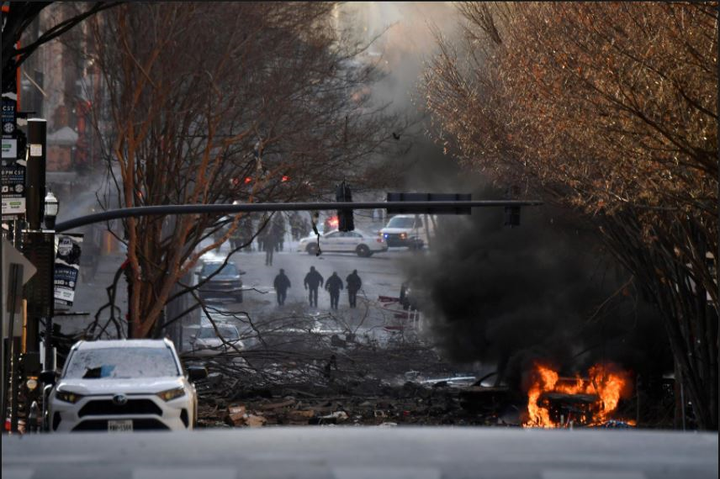 Ảnh: Cận cảnh hiện trường vụ nổ rúng động thành phố ở Mỹ - 1