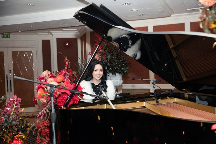 Chi Bảo tháp tùng bạn gái kém 16 tuổi dự sự kiện - 9