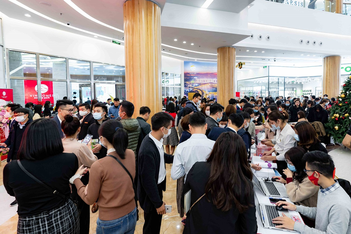 Hàng nghìn khách hàng tham quan căn hộ mẫu dòng Ruby của Vinhomes lần đầu ra mắt - 1