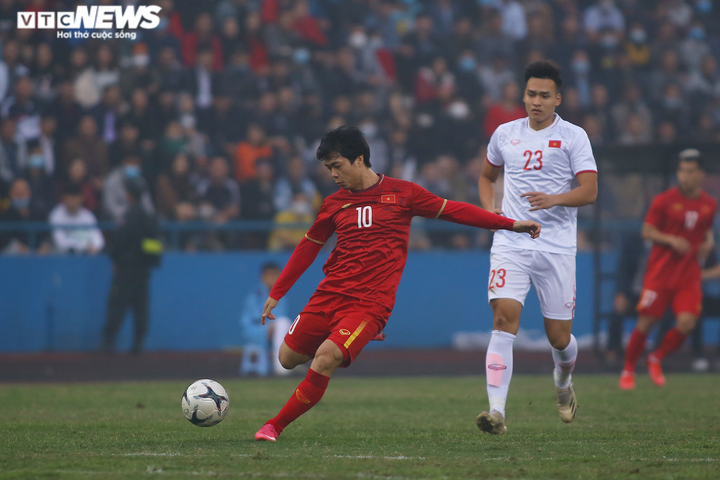 Vợ Công Phượng lần đầu xuất hiện cổ vũ tuyển Việt Nam - 2