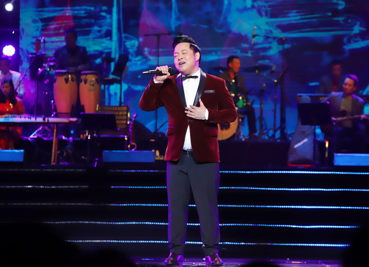 Hoài Linh nghẹn ngào trong đêm diễn thiếu Chí Tài - 5