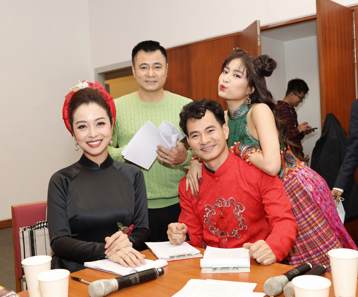 Hoài Linh nghẹn ngào trong đêm diễn thiếu Chí Tài - 7