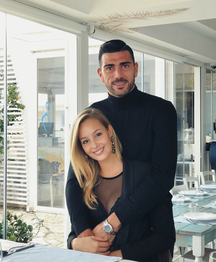 Nhan sắc bạn gái siêu mẫu đẹp như thiên thần của ngôi sao tuyển Italia - 10