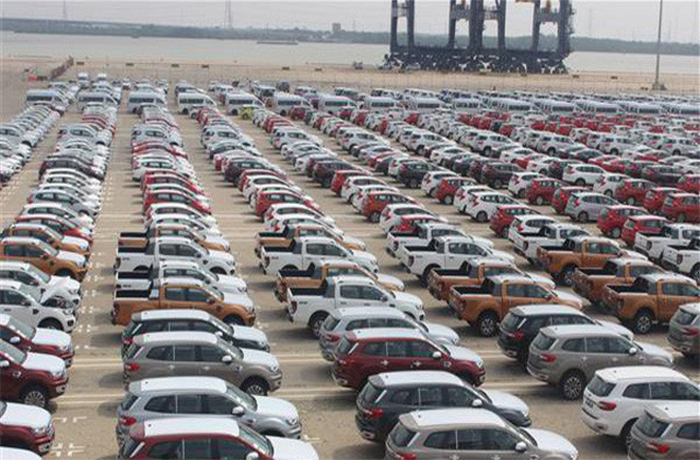 Cuối năm, ô tô nhập khẩu lép vế trước xe nội - 1