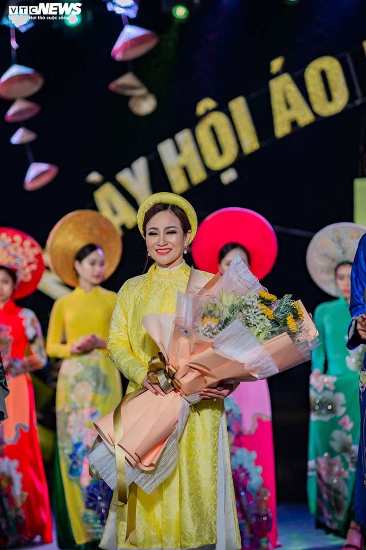 Mãn nhãn với hình ảnh tại Ngày hội Áo dài Huế 2020 của đạo diễn Nguyễn Lan Vy - 1