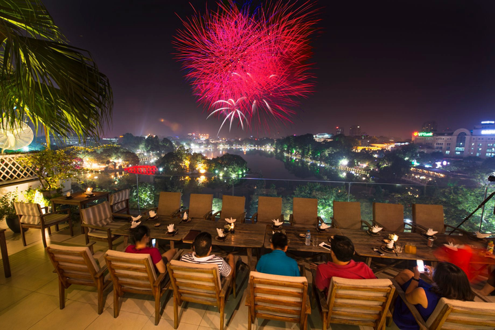 Gần 2 triệu đồng cho một chỗ ngắm pháo hoa đêm giao thừa ở Hà Nội - 2