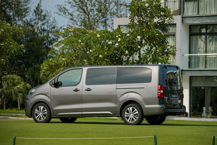 Peugeot tạo 'cú hích' cuối năm, giao xe trước thềm năm mới - 3