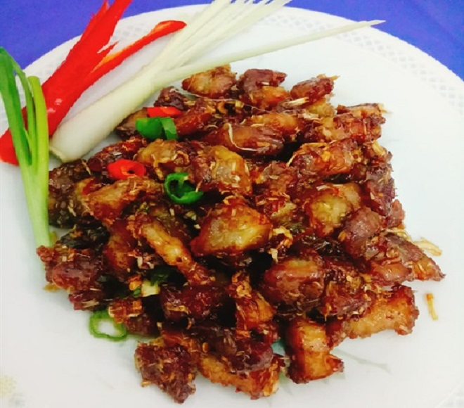 Món ngon mỗi ngày: Thịt kho ruốc sả đậm đà, hao cơm - 1