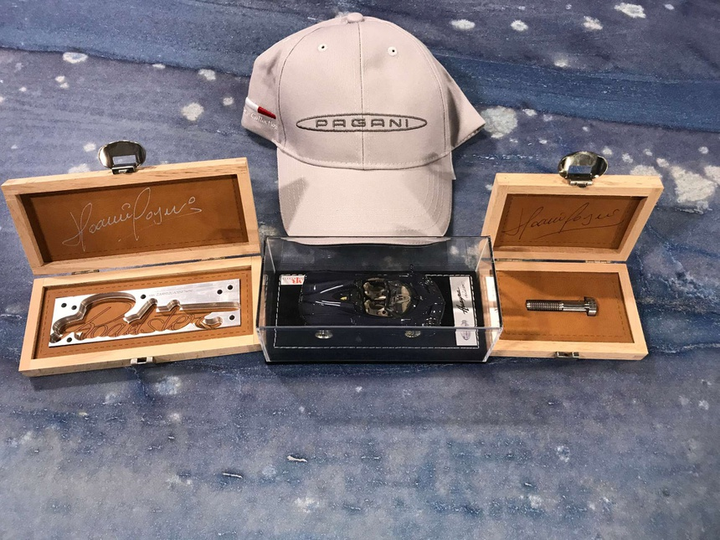 Pagani Huayra Roadster đời 2019 được bán đấu giá 2,1 triệu USD - 10