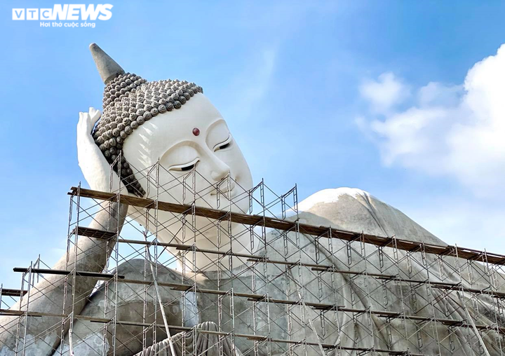 Chiêm ngưỡng tượng Phật nhập niết bàn lớn nhất Việt Nam sắp khánh thành - 2