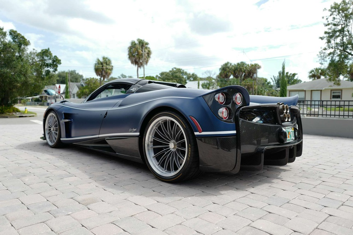 Pagani Huayra Roadster đời 2019 được bán đấu giá 2,1 triệu USD - 3